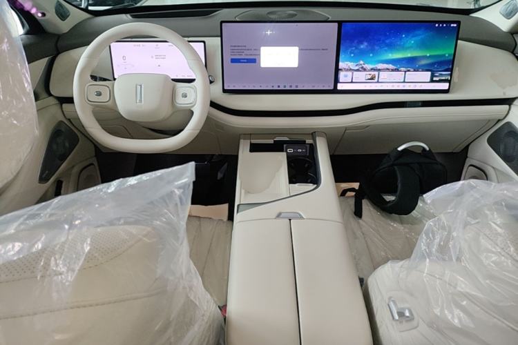 Used Wey Lanshan 2025 Four-Wheel Drive Max Center Console