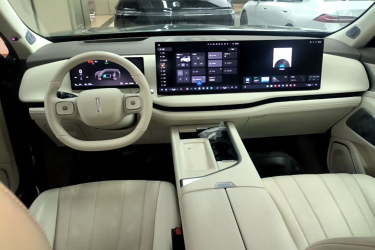 Used Wey Lanshan 2025 Four-Wheel Drive Max Center Console