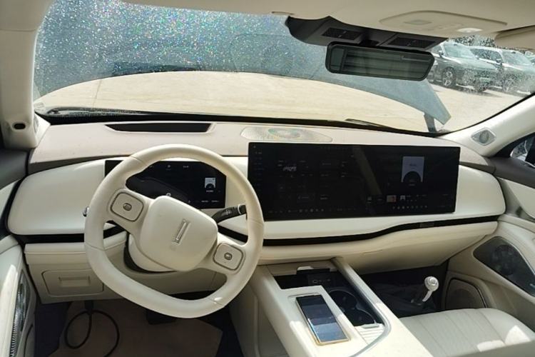 Used Wey Lanshan 2025 Four-Wheel Drive Max Center Console