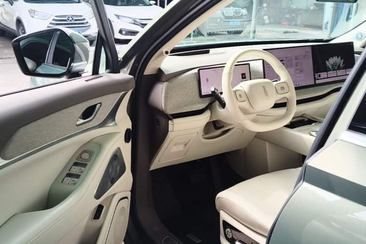 Used Wey Lanshan 2025 Four-Wheel Drive Ultra Driver Seat