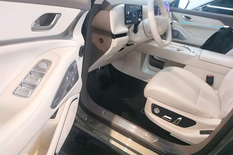 Used Wey Lanshan 2025 Four-Wheel Drive Max Driver Seat