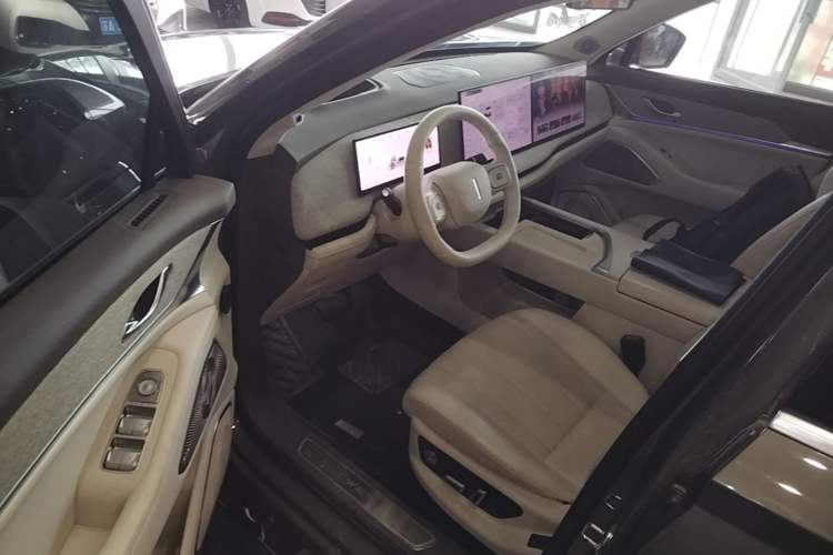 Used Wey Lanshan 2025 Four-Wheel Drive Ultra Driver Seat