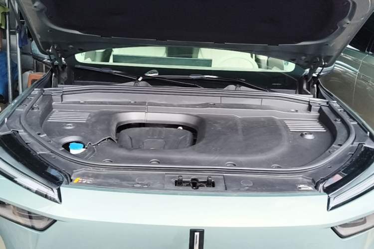 Used Wey Lanshan 2025 Four-Wheel Drive Ultra Engine Bay