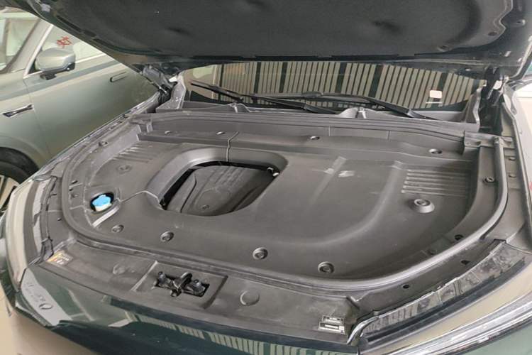 Used Wey Lanshan 2025 Four-Wheel Drive Max Engine Bay