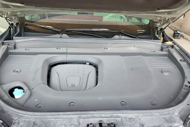 Used Wey Lanshan 2025 Four-Wheel Drive Max Engine Bay