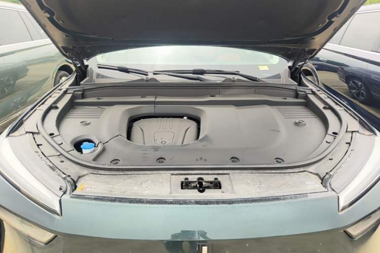 Used Wey Lanshan 2025 Four-Wheel Drive Max Engine Bay