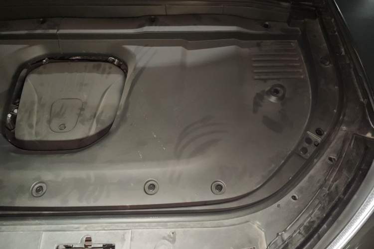 Used Wey Lanshan 2025 Four-Wheel Drive Ultra Engine Bay Left