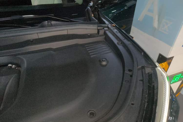 Used Wey Lanshan 2025 Four-Wheel Drive Ultra Engine Bay Left