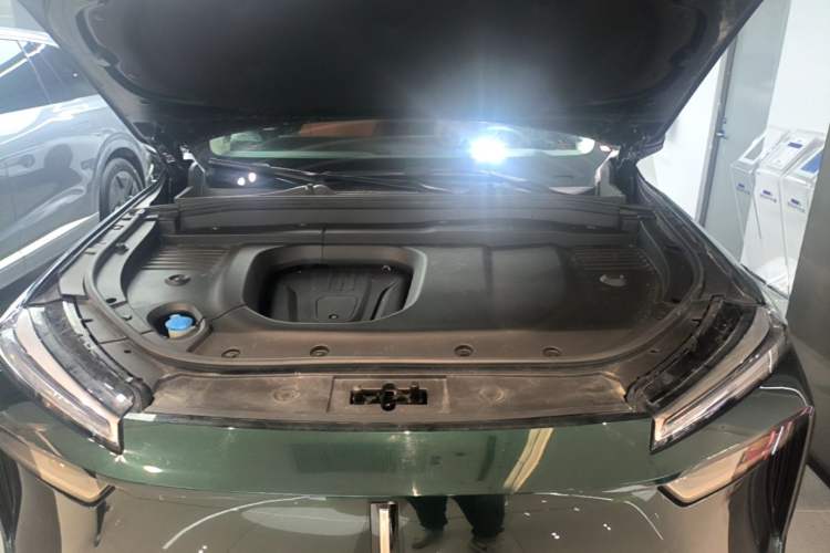 Used Wey Lanshan 2025 Four-Wheel Drive Max Engine Bay