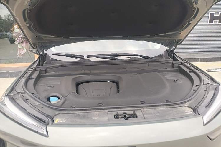 Used Wey Lanshan 2025 Four-Wheel Drive Max Engine Bay