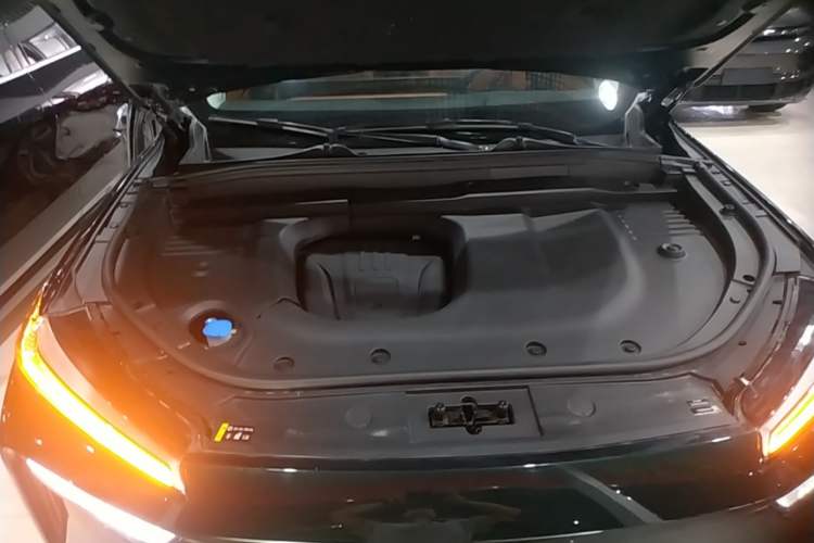 Used Wey Lanshan 2025 Four-Wheel Drive Max Engine Bay