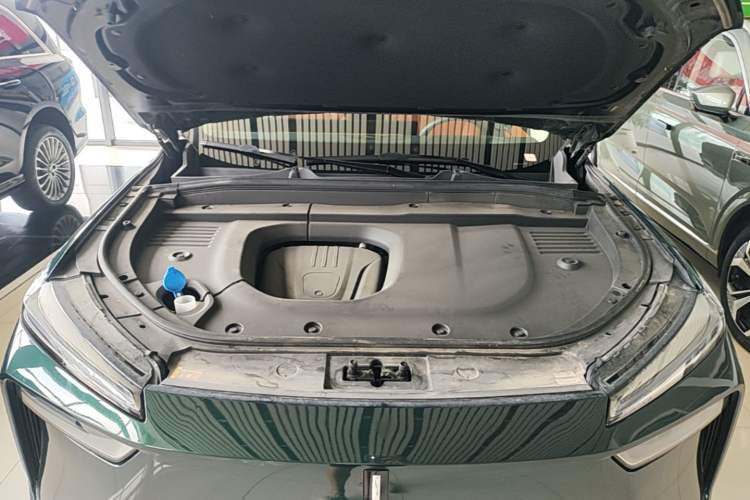 Used Wey Lanshan 2025 Four-Wheel Drive Max Engine Bay