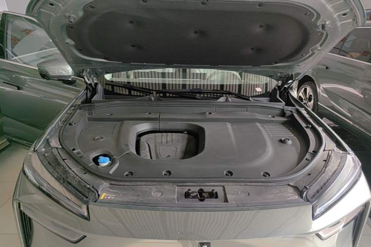 Used Wey Lanshan 2025 Four-Wheel Drive Max Engine Bay
