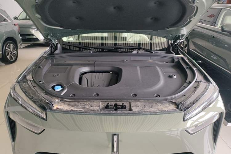Used Wey Lanshan 2025 Four-Wheel Drive Max Engine Bay