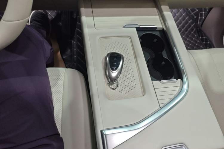 Used Wey Lanshan 2025 Four-Wheel Drive Max Gear Lever