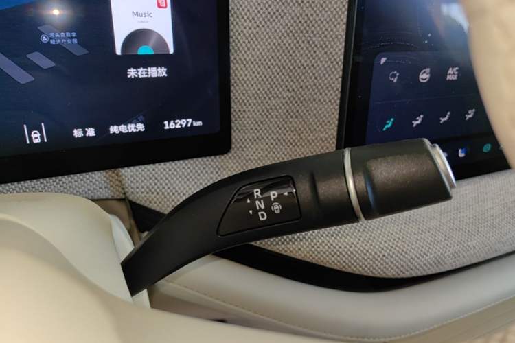 Used Wey Lanshan 2025 Four-Wheel Drive Ultra Gear Lever