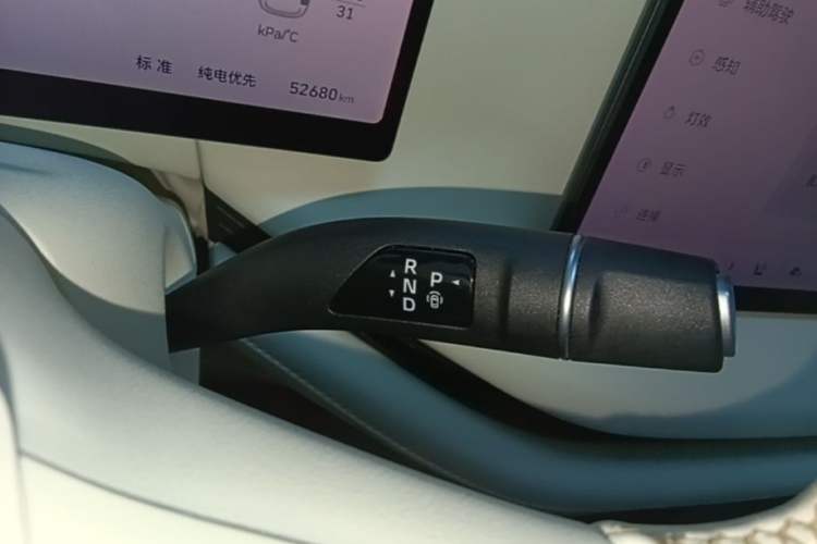 Used Wey Lanshan 2025 Four-Wheel Drive Max Gear Lever