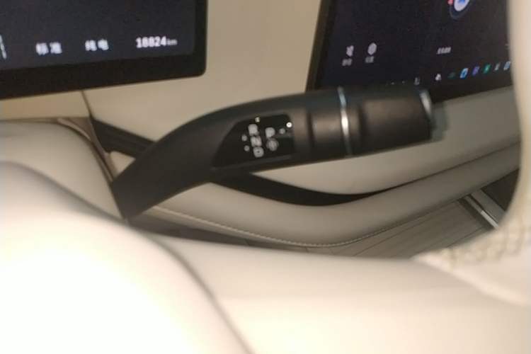 Used Wey Lanshan 2025 Four-Wheel Drive Max Gear Lever