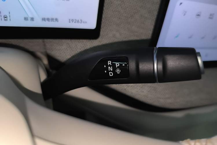 Used Wey Lanshan 2025 Four-Wheel Drive Ultra Gear Lever