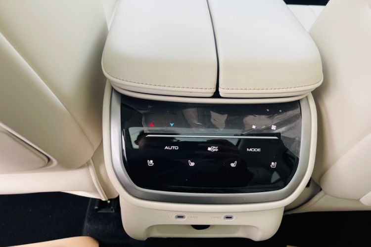 Used Wey Lanshan 2025 Four-Wheel Drive Max Interior 2