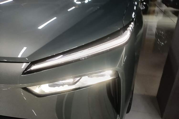 Used Wey Lanshan 2025 Four-Wheel Drive Ultra Left Front Headlight