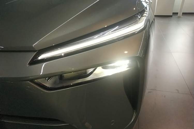 Used Wey Lanshan 2025 Four-Wheel Drive Max Left Front Headlight
