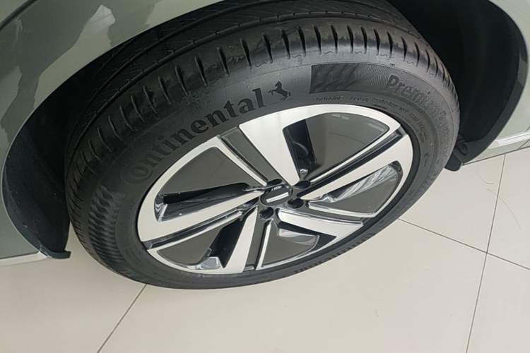 Used Wey Lanshan 2025 Four-Wheel Drive Max Left Front Wheel Hub