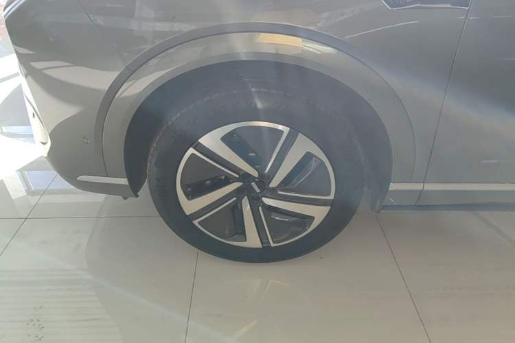 Used Wey Lanshan 2025 Four-Wheel Drive Max Left Front Wheel Hub