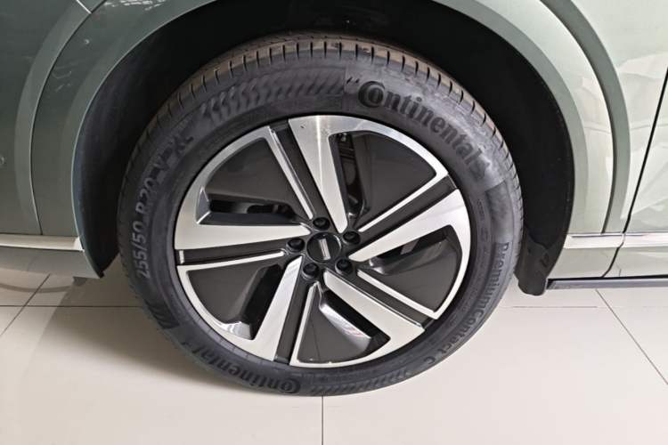 Used Wey Lanshan 2025 Four-Wheel Drive Max Left Front Wheel Hub