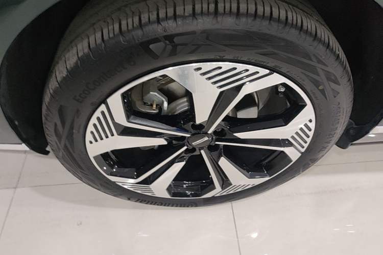 Used Wey Lanshan 2025 Four-Wheel Drive Max Left Front Wheel Hub
