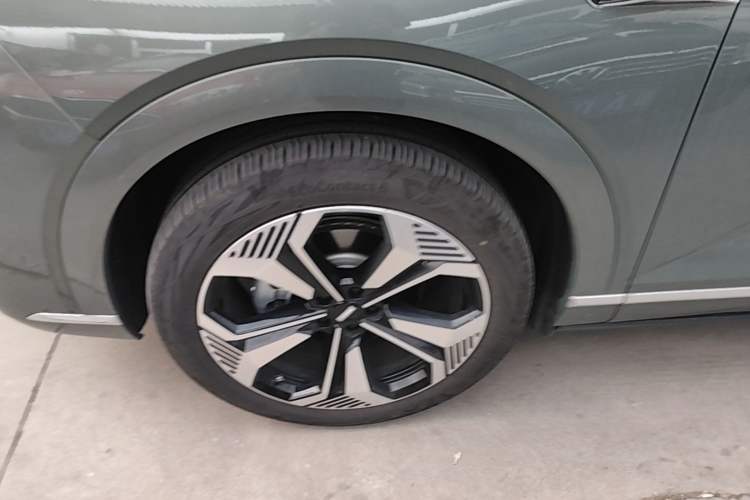Used Wey Lanshan 2025 Four-Wheel Drive Ultra Left Front Wheel Hub