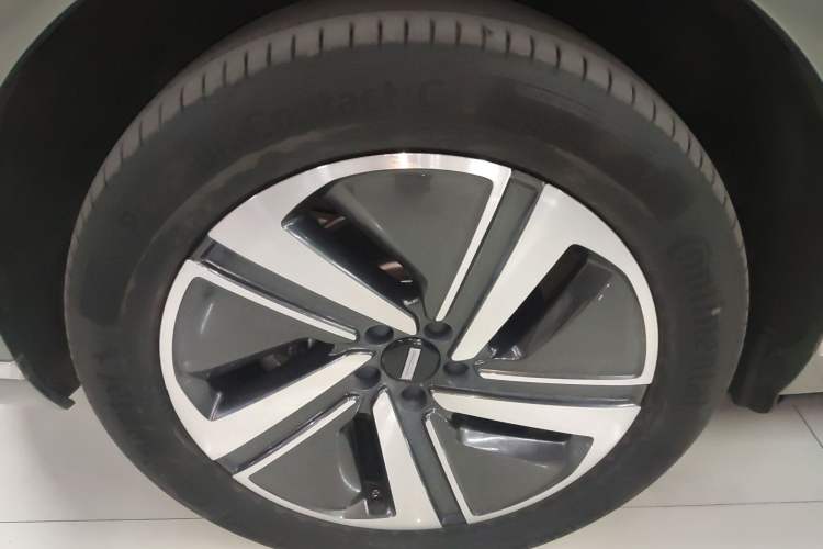 Used Wey Lanshan 2025 Four-Wheel Drive Ultra Left Front Wheel Hub
