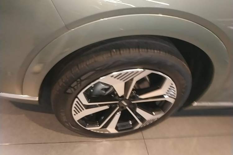 Used Wey Lanshan 2025 Four-Wheel Drive Max Left Front Wheel Hub