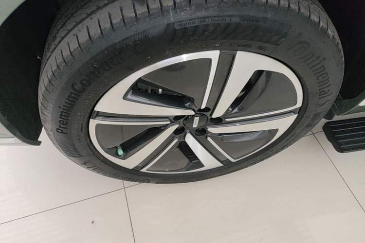 Used Wey Lanshan 2025 Four-Wheel Drive Max Left Front Wheel Hub