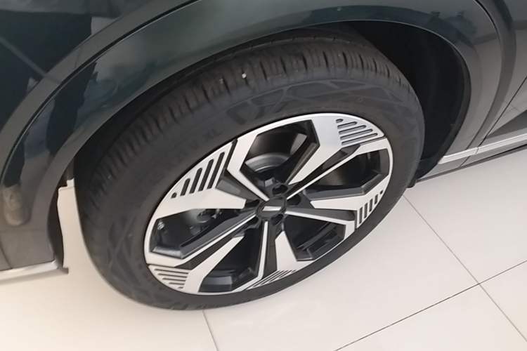 Used Wey Lanshan 2025 Four-Wheel Drive Max Left Front Wheel Hub
