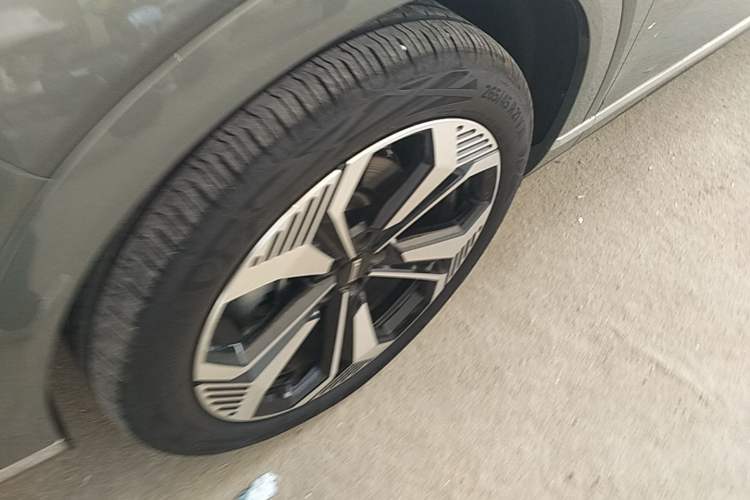 Used Wey Lanshan 2025 Four-Wheel Drive Max Left Front Wheel Hub