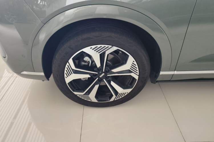 Used Wey Lanshan 2025 Four-Wheel Drive Max Left Front Wheel Hub
