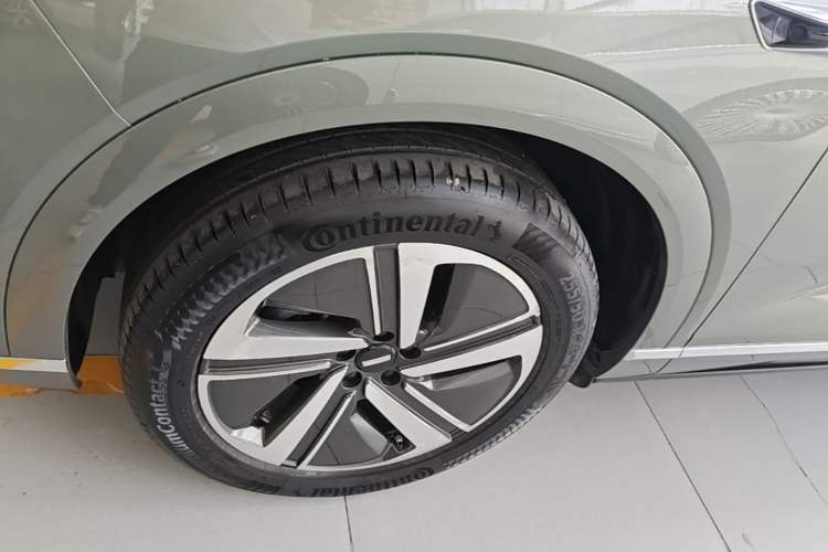 Used Wey Lanshan 2025 Four-Wheel Drive Max Left Front Wheel Hub