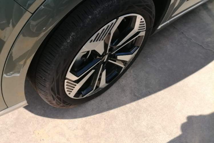 Used Wey Lanshan 2025 Four-Wheel Drive Ultra Left Front Wheel Hub