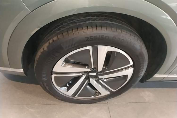 Used Wey Lanshan 2025 Four-Wheel Drive Max Left Front Wheel Hub