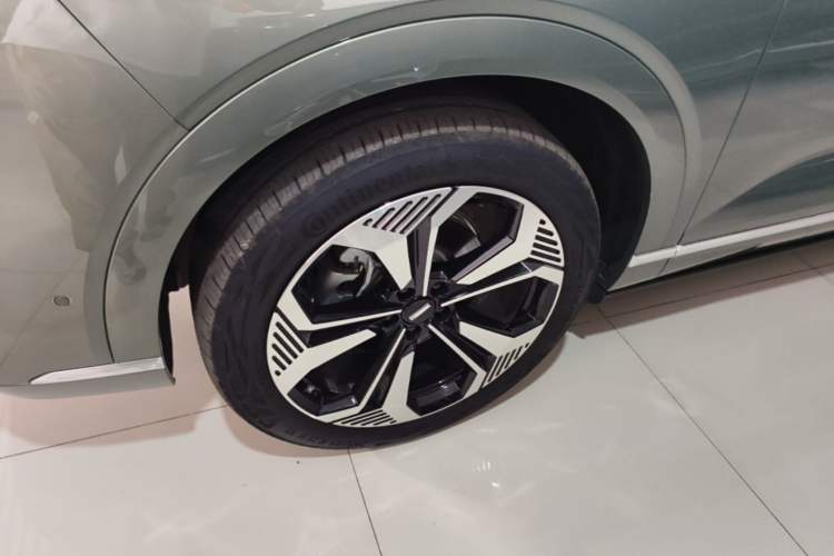 Used Wey Lanshan 2025 Four-Wheel Drive Max Left Front Wheel Hub