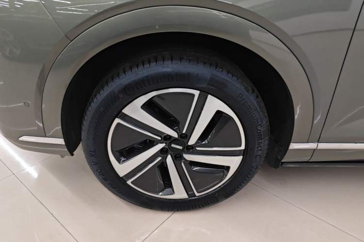 Used Wey Lanshan 2025 Four-Wheel Drive Max Left Front Wheel Hub