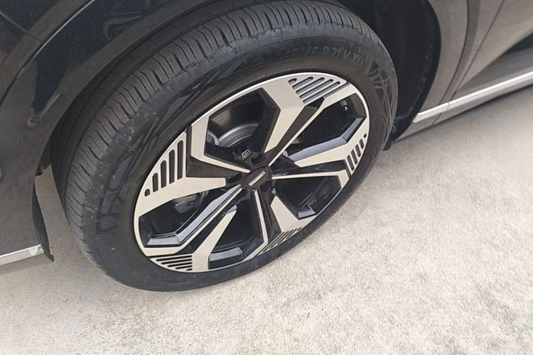 Used Wey Lanshan 2025 Four-Wheel Drive Max Left Front Wheel Hub
