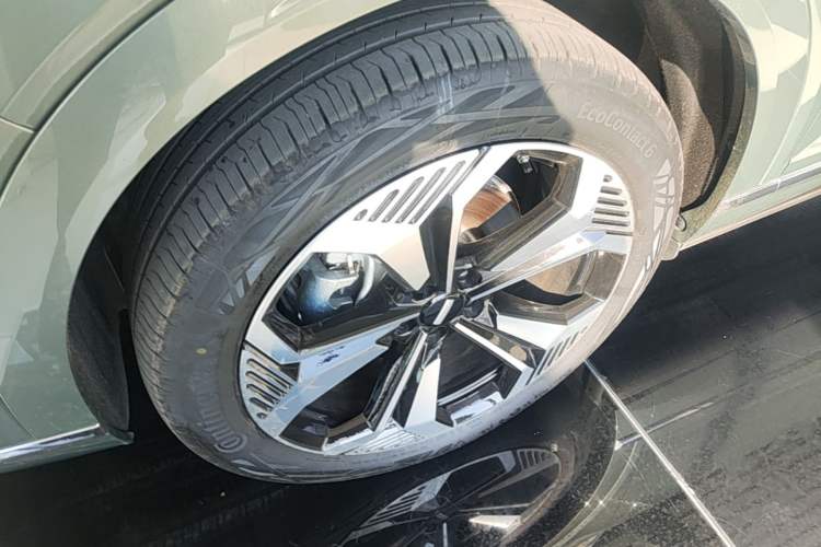 Used Wey Lanshan 2025 Four-Wheel Drive Ultra Left Front Wheel Hub