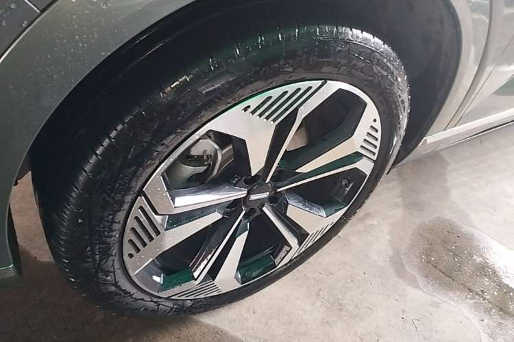Used Wey Lanshan 2025 Four-Wheel Drive Max Left Front Wheel Hub