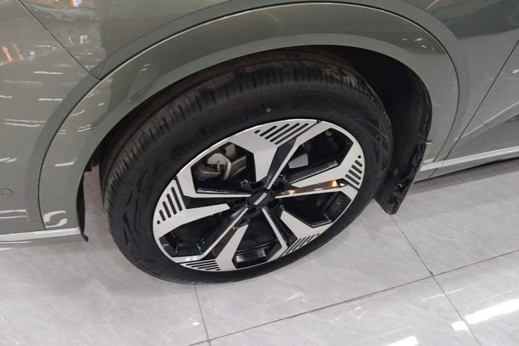 Used Wey Lanshan 2025 Four-Wheel Drive Ultra Left Front Wheel Hub