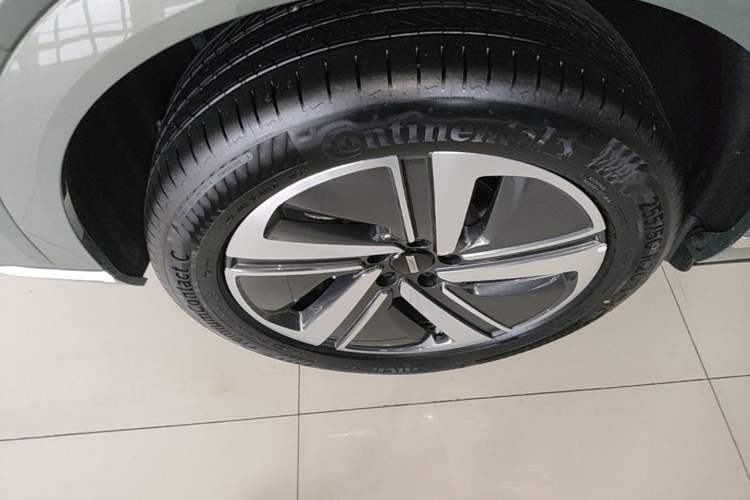 Used Wey Lanshan 2025 Four-Wheel Drive Max Left Front Wheel Hub