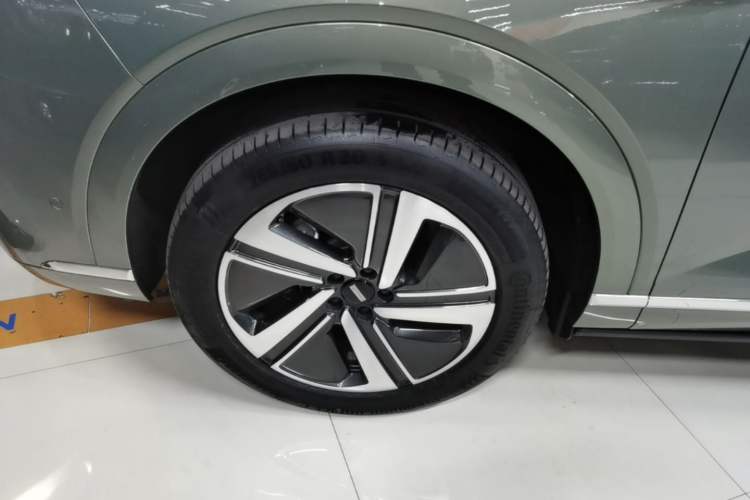 Used Wey Lanshan 2025 Four-Wheel Drive Max Left Front Wheel Hub