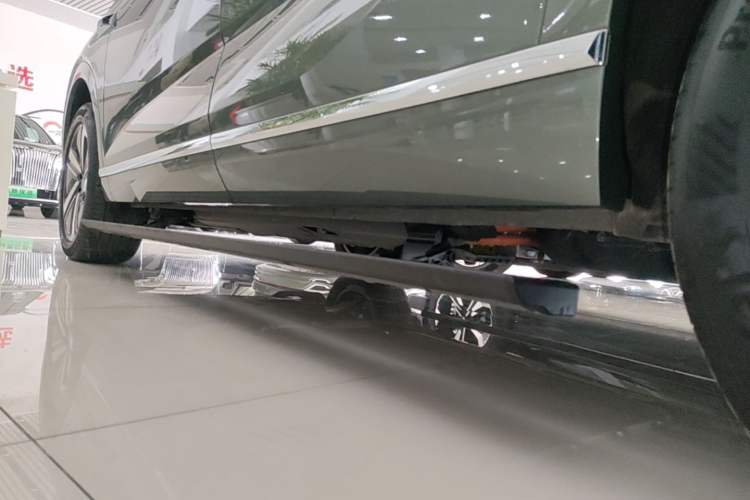 Used Wey Lanshan 2025 Four-Wheel Drive Max Left Side Sill