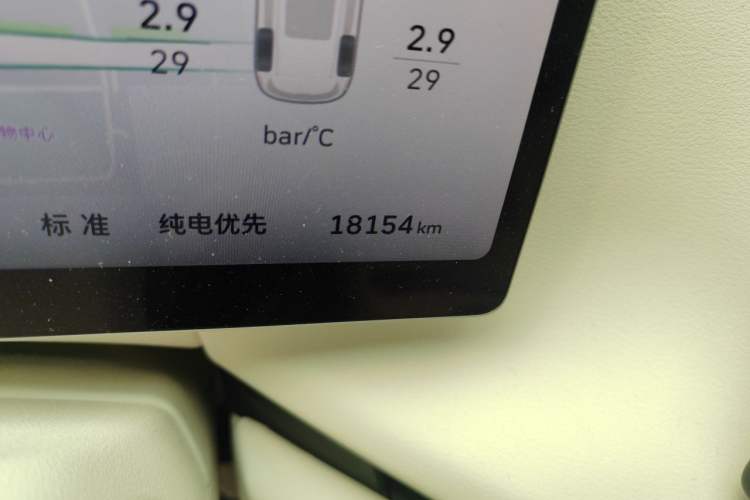 Used Wey Lanshan 2025 Four-Wheel Drive Max Odometer Close Up